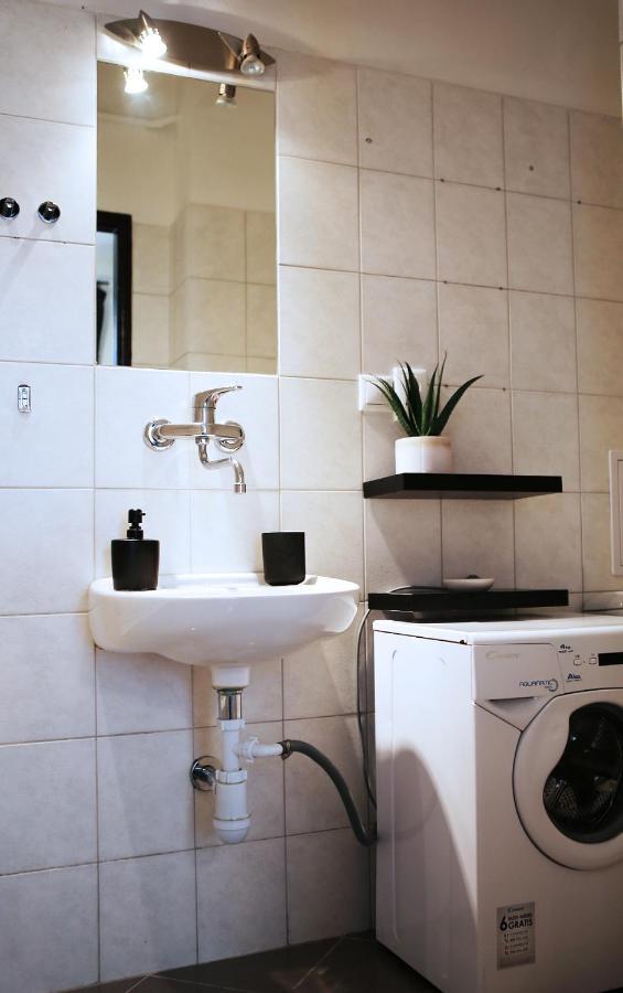 Cozy Apartment In The Middle Of Bratislava Exteriör bild